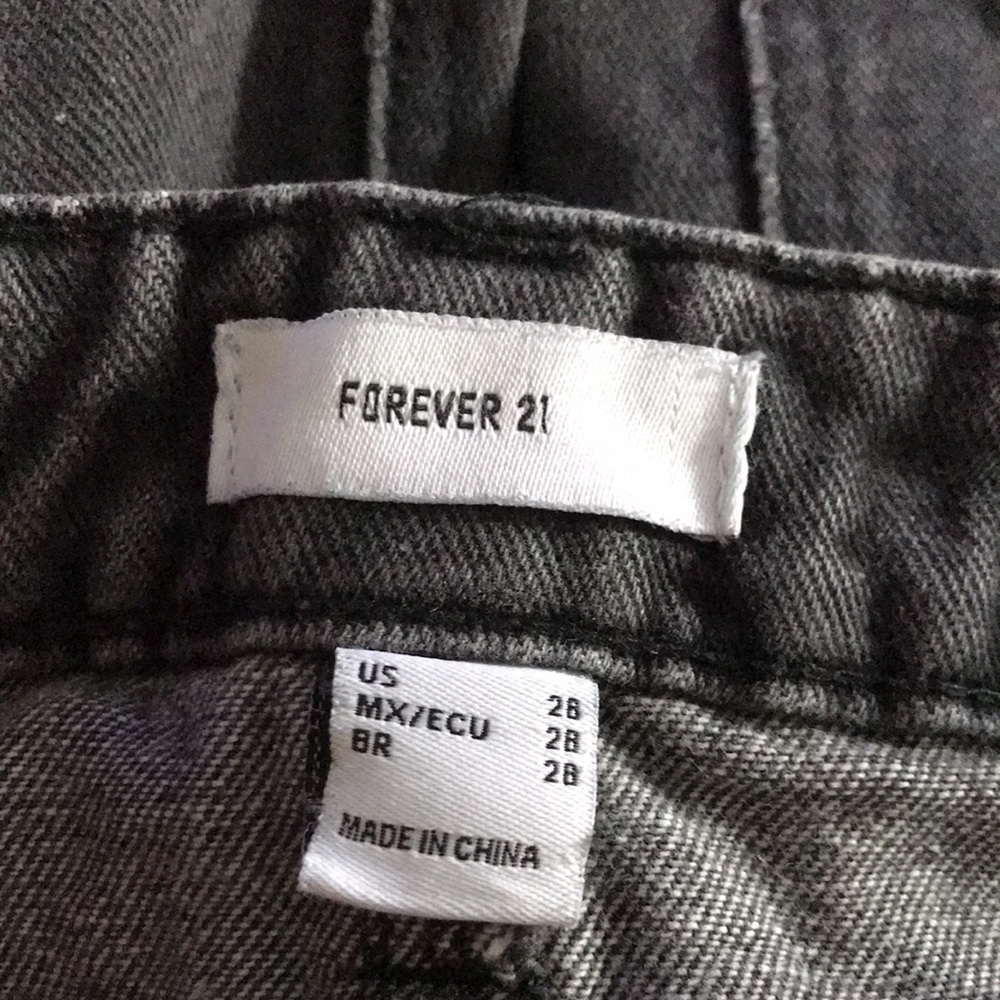 FOREVER 21 Women Vintage Style Black Wash Jeans | 28 - Picture 13 of 13